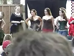 Seksi göğüsleri
