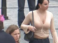 Büyük Memeli Dövme Sürtük Emily porno film türkçe George