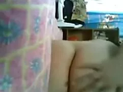 Onu kedi ile oynuyor porno film sahin k