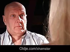 Bir yerli porno filmler koruma: bir polis taburcu