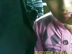 adam bir fahişeyle konuşuyor, sonra her yerde el ele tutuşuyor yesilcam porno filmleri